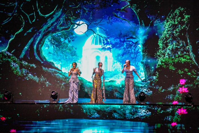 Novia Bachmid, Olivia dan Maribeth tampil membawakan lagu dalam acara Hub Space X KAI Expo 2023 di JCC Senayan, Jakarta, Jumat (29/9/2023).
