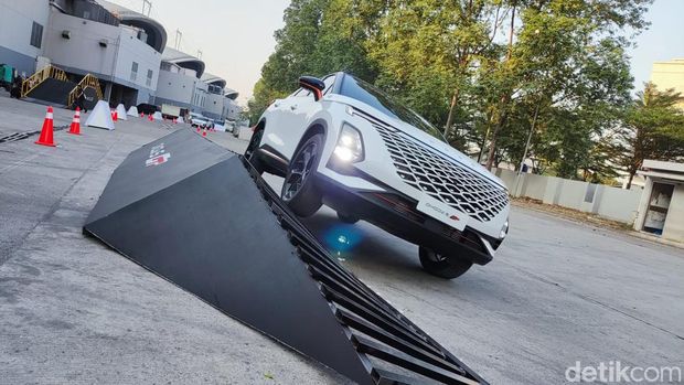 Omoda 5 GT meluncur di Indonesia.