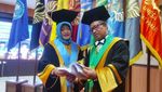 Couple Goals! Para Pasutri Ini Wisuda S2, S3 sampai Jadi Profesor Bareng