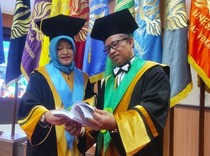 Suami Istri Ini Jadi Guru Besar di Unesa Bersamaan, Ini Rahasianya