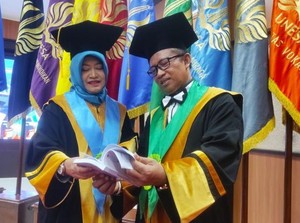 Suami Istri Ini Jadi Guru Besar di Unesa Bersamaan, Ini Rahasianya