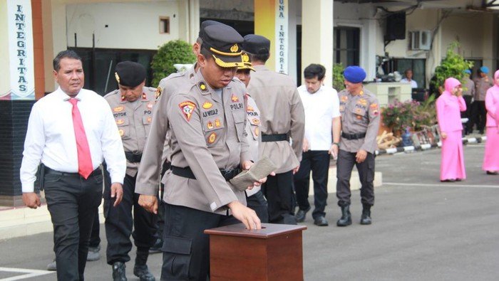 Pengumpulan donasi untuk membantu siswa SMP korban perundungan di Mapolresta Cilacap, Jumat (29/9/2023).