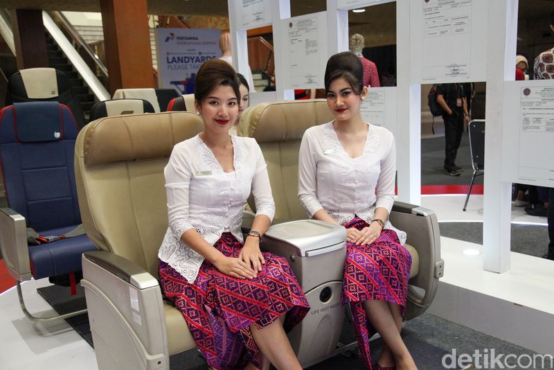Lion Air Group memperkenalkan kursi pesawat baru mereka dalam acara Hub Space X KAI Expo 2023. Kursi itu dibuat oleh produsen kulit lokal kualitas wahid, Jumat (29/9/2023).