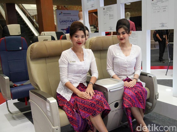 Lion Air Group memperkenalkan kursi pesawat baru mereka dalam acara Hub Space X KAI Expo 2023. Kursi itu dibuat oleh produsen kulit lokal kualitas wahid, Jumat (29/9/2023).
