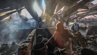 Bupati Bogor Iwan Setiawan mengatakan pihaknya masih berkoordinasi dengan tim dari Perusahaan Umum Daerah (Perumda) Pasar Tohaga Kabupaten Bogor, masih melakukan kajian rencana relokasi pedagang yang kios dan lapaknya terbakar.  