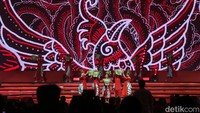 Rakernas tersebut dibuka dengan sejumlah pertunjukan, musik hingga tarian.