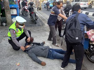 Pria Pengendara Motor Kejang di Jalan Margonda Depok, Dievakuasi ke RS