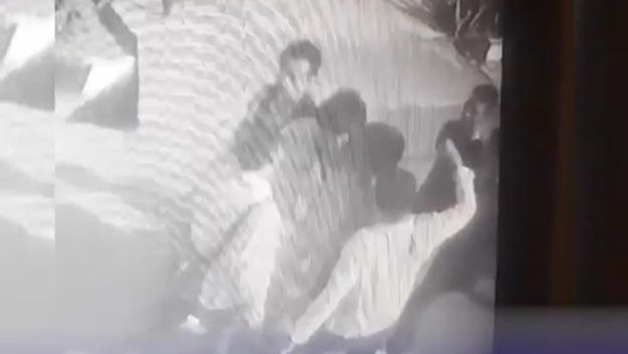 Rekaman CCTV Mahasiswa Dianiaya Rekan di Universitas Bandar Lampung.