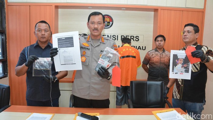 Rilis kasus penyebar hoaks UAS diperiksa soal Rempang di Mapolda Kepri. (Alamuddin Hamapu/detikSumut)