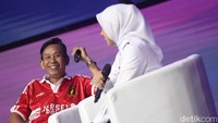 Tidak sendirian, Praz Teguh juga berbincang bersama Ucup Bajuri (Fanny Fadilah).