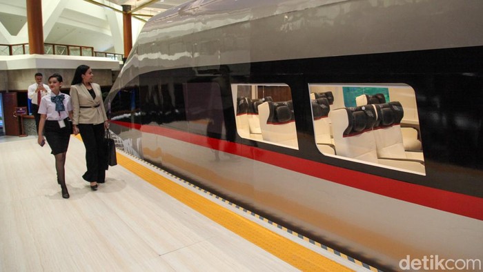 Hub Space x KAI 2023 menawarkan beragam aktivitas dan pameran yang bisa dijajal lho. Salah satunya yang wajib banget kamu coba adalah simulasi kereta cepat.