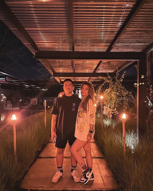 Setelah melakukan istirahat total kini kondisi Sheila dan janinnya pun sudah baik-baik saja. Foto: Instagram/@itssheilamj