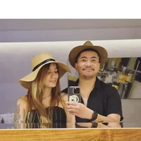 Sheila Marcia saat ini tengah berbahagia karena dirinya sebentar lagi akan kembali menyambut kehadiran anggota keluarga baru. Hamil anak kelima, melalui akun Instagram pribadi Sheila pun tampak memamerkan baby bump di perutnya. Foto: Instagram/@itssheilamj