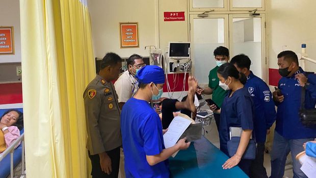 Siswa korban penganiayaan brutal di SMP Cilacap menjalani pemeriksaan di RS Margono Purwokerto Siswa korban penganiayaan brutal di SMP Cilacap menjalani pemeriksaan di RS Margono Purwokerto, Kamis (28/9/2023).