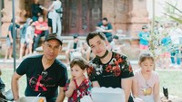 Sesekali Stefan William juga mengajak anaknya hangout. Mirip seperti Playdate, anak dari sahabatnya juga diajak pergi bersama. Foto: Instagram/stefannwilliam