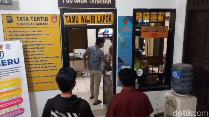 Suami dan anak kandung pembunuh istri sekaligus ibu di Probolinggo.