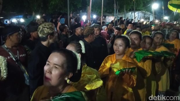 Tradisi Panjang Jimat di Cirebon.