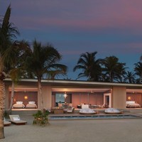 Ini adalah pemandangan villa Sunset Beach Pool Ritz Carlton Maldives yang ditempati Agnes Jennifer dan keluarga. Terlihat luas dan mewah dengan akses langsung ke pantai. Dok. Ritz Carlton