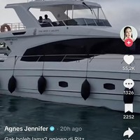 Sebelum menuju villa, Agnes Jennifer memperlihatkan sedang dijemput pakai yacht yang mewah dari Ritz Carlton. “Gak boleh lama2 nginep di Ritz Carlton Maldives. Cukup 5 hari ajah, jadi boleh ya review jujur. Soalnya bayar,” tulisnya di TikTok. Foto: TikTok @agnes_jennifer