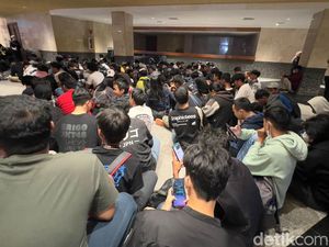 Antrean WOTA Nungguin JKT48 Tampil di Hub Space Malam Ini!