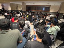 Antrean WOTA Nungguin JKT48 Tampil di Hub Space Malam Ini!