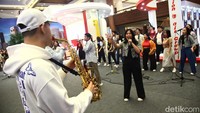 Flashmob Choir 40 beraksi di area booth Hub Space 2023 X KAI Expo 2023 Jakarta Convention Center, Senayan, Jakarta, Sabtu (30/9/2023).