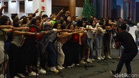 Penampilan dari Choir 40 sangat menarik karena mereka menggabungkan aksi paduan suara dengan koreografi yang sangat pas dengan lagu yang dibawakan.  