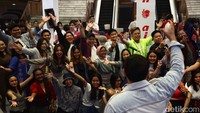 Total mereka membawakan sebanyak 6 lagu, di antaranya adalah Inikah Cinta, This is Me, Ekspresi, Pesta, Sik Asik, Ojo Dibandingke.