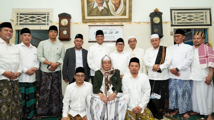 Anies dan Cak Imin sowan ke kompleks Pondok Pesantren (Ponpes) Mambaul Maarif Denanyar, Jombang (dok istimewa)