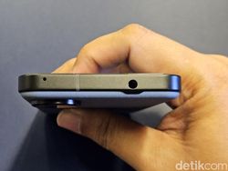 Unboxing Asus Zenfone 10, HP Mungil Spek Mumpuni Harga Rp 9 Juta