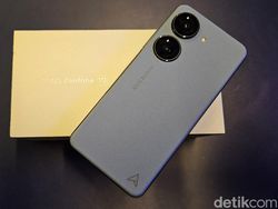 Unboxing Asus Zenfone 10, HP Mungil Spek Mumpuni Harga Rp 9 Juta