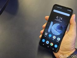 Unboxing Asus Zenfone 10, HP Mungil Spek Mumpuni Harga Rp 9 Juta