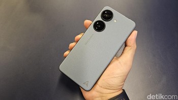 Zenfone 10 dilengkapi dengan chipset Snapdragon 8 Gen 2 dengan RAM LPDDR5X hingga 16GB dan memori internal USF 4.0 dengan kapasitas hingga 512GB. Untuk mendukung performa gaming-nya, Asus menyediakan fitur Snapdragon Elite Gaming. Foto: Adi Fida Rahman/detikINET