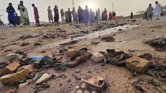 Lebih dari 50 orang tewas dan puluhan lainnya luka-luka dalam dua serangan bom bunuh diri di Pakistan saat perayaan Maulid Nabi pada Jumat (29/09). (EPA-EFE/REX/SHUTTERSTOCK)