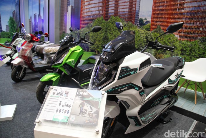 Booth Motor Listrik Alva Hub Space 2023