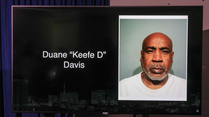 LAS VEGAS, NEVADA - SEPTEMBER 29: A booking photo of Duane Keefe D Davis, photographed off of a television monitor, is shown during a news conference at the Las Vegas Metropolitan Police Department headquarters held to brief media members on Davis arrest and indictment for the 1996 murder of Tupac Shakur on September 29, 2023 in Las Vegas, Nevada. A Nevada grand jury indicted Davis on one count of murder with a deadly weapon in the fatal drive-by shooting of rapper Tupac Shakur.   Ethan Miller/Getty Images/AFP (Photo by Ethan Miller / GETTY IMAGES NORTH AMERICA / Getty Images via AFP)