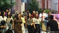 Mereka pun membawakan lagu-lagu seperti Inikah Cinta hingga Pesta.