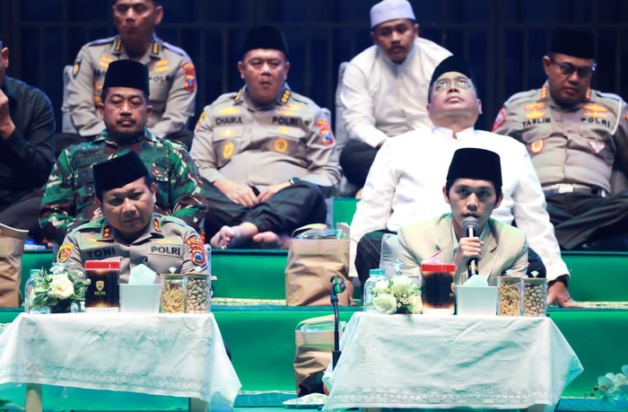 Gus Iqdam saat mengisi ceramah Maulid Nabi di Polda Jatim.