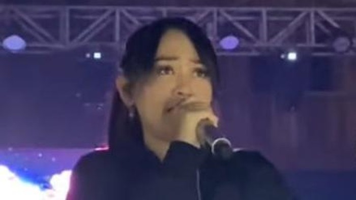 Happy Asmara kesurupan saat konser di Pasuruan.