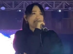 Momen Happy Asmara Tutup 2 Mata dengan Jempol dan Telunjuk Saat Kesurupan