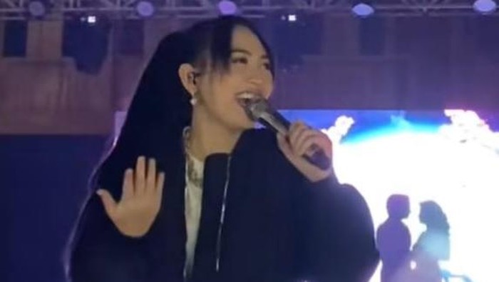 Happy Asmara kesurupan saat konser di Pasuruan.