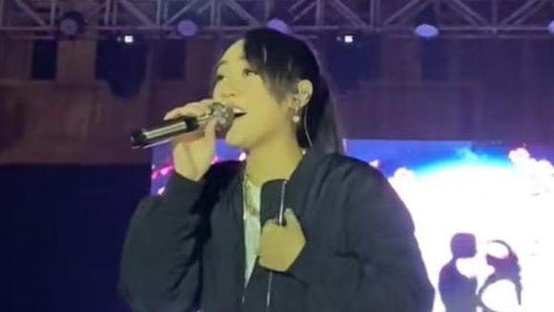 Happy Asmara kesurupan saat konser di Pasuruan.