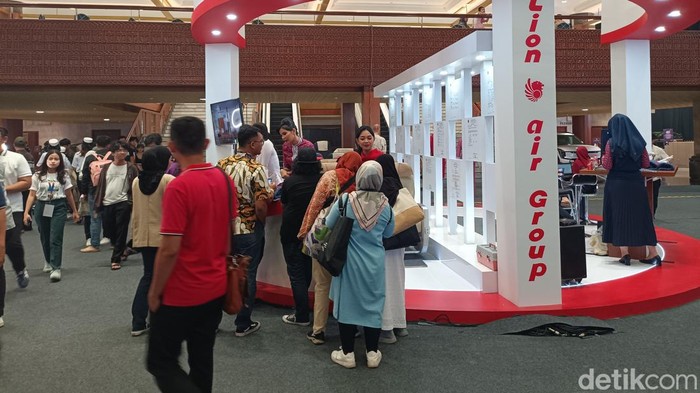 Pramugari Lion Air di acara Hub Space X KAI Expo 2023
