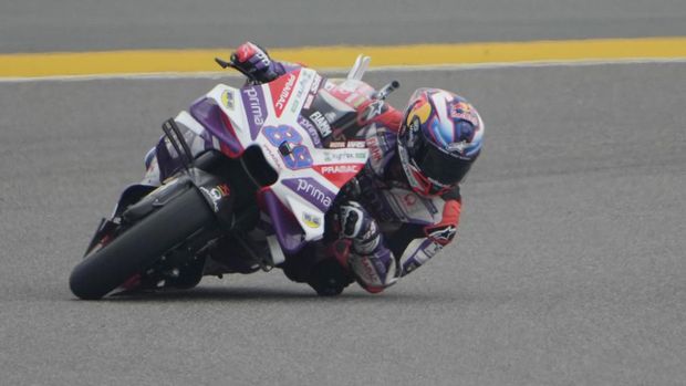Prima Pramac Racing (Ducati) team Spanish rider Jorge Martín competes at the qualifying rounds during Moto GP Bharat in Greater Noida, on the outskirts of New Delhi, India Saturday, Sept. 23, 2023. (AP Photo/Manish Swarup)