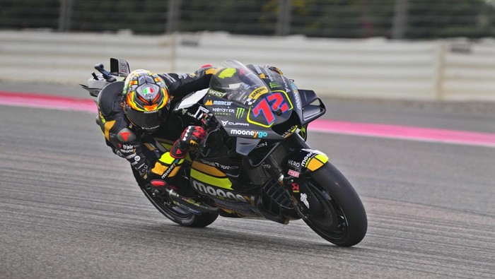 Mooney VR46 Racing Team (Ducati) team Italian rider Marco Bezzecchi, leads the Moto GP race at Buddh International Circuit, in Greater Noida, on the outskirts of New Delhi, India Sunday, Sept. 24, 2023. Bezzecchi won the race. (AP Photo/Manish Swarup)