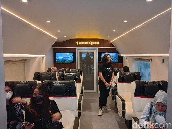 PT Kereta Cepat Indonesia China (KCIC) mengikuti gelaran Hub Space X KAI Expo 2023. Pada kesempatan ini KCIC menampilkan replika kereta cepat Whoosh, Jumat (29/9/2023).