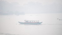 Dinas Pendidikan Kota Palembang mengurangi waktu kegiatan belajar siswa TK,SD dan SMP mulai pukul 09:00 WIB dan meniadakan kegiatan di luar kelas seperti olahraga, upacara, dan ekstrakurikuler.