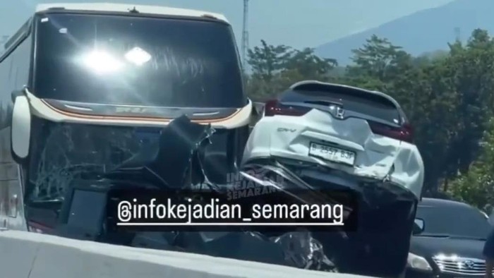 Kecelakaan beruntun di Tol Semarang-Solo melibatkan enam kendaraan, Sabtu (30/9/2023).  Peristiwa ini dilaporkan pukul 11.30 WIB