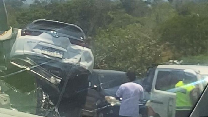 Kecelakaan di Tol Banyumanik Semarang Km 423 Sabtu (30/9/2023)