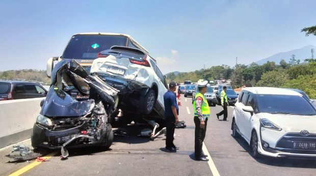 Kecelakaan di Tol Semarang-Solo melibatkan 6 kendaraan, Sabtu (30/9/2023)